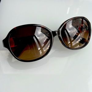 Sunglasses Ferragamo Tortoise Shell - no box